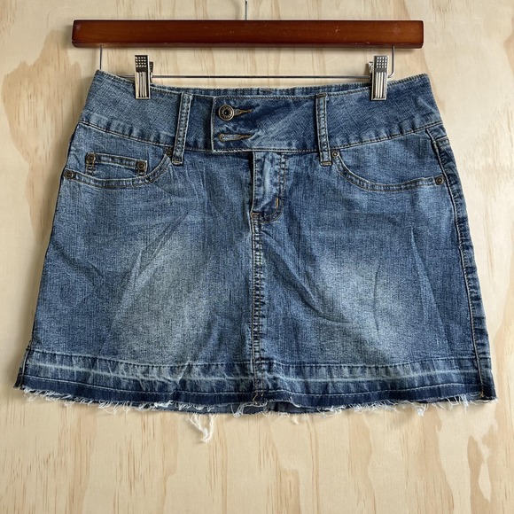 One Tuff Babe Dresses & Skirts - One Tuff Babe Skirt Women's 9/10 Blue Denim A-Line Mini Raw Hem Stretch